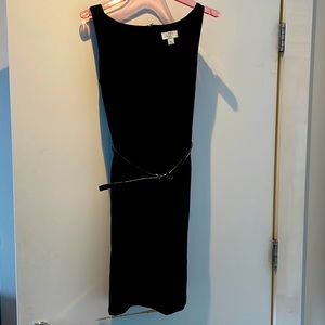 Black sweetheart neckline shift dress with patent detachable belt